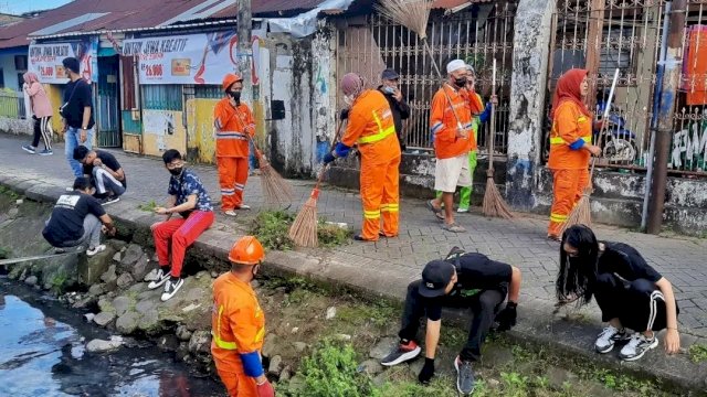 Manfaatkan Hari Libur, Camat Mamajang dan Jajaran Bersih-bersih di Beberapa Titik
