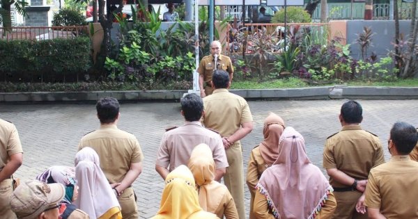 Sekcam Mamajang Pimpin Apel Pagi, Minta Pegawai dan Laskar Pelangi Aktif Sukseskan Longwis