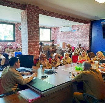 Gelar Rakor, Ari Fadli Minta Lurah Sukseskan Program Longwis di Kecamatan Mamajang