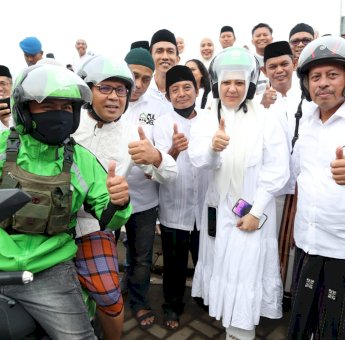 Danny Gunakan Ojol Hadiri Shalat Subuh Berjamaah