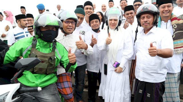 Danny Gunakan Ojol Hadiri Shalat Subuh Berjamaah