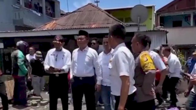 Camat Bontoala Dampingi Wali Kota Pantau Warga Korban Kebakaran