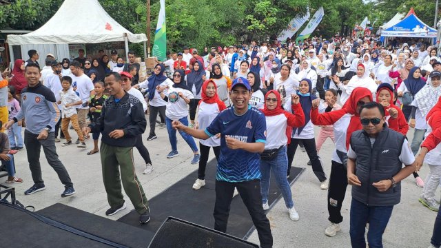 Ribuan Warga Kecamatan Tallo Ikuti Jalan Sehat