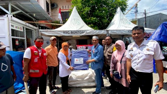 PMI Makassar Beri Bantuan Korban Kebakaran di Kecamatan Bontoala