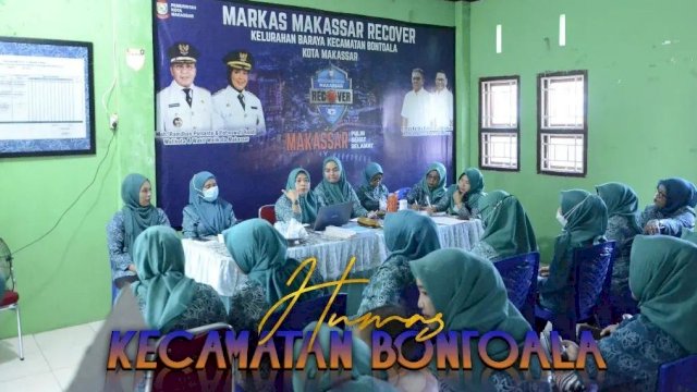 Ketua TP PKK Kecamatan Bontoala Tinjau Pemantapan Administrasi