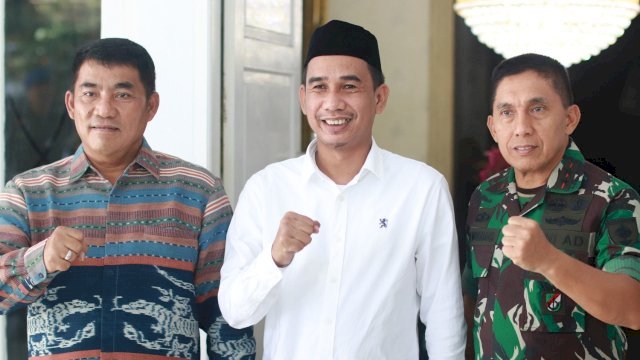 Ketua Perhimpunan Masyarakat Toraja Indonesia bersama Pangdam Hasanuddin Makan Siang Bareng Ketua DPRD Makassar