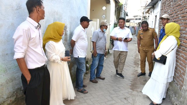 Kundapil, Ari Ashari Ilham Tinjau Pengerjaan Paving Blok di Parang Tambung