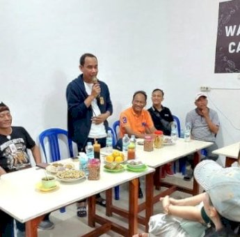 Silaturahmi dengan Keluarga Pedagang Bakso, Rudianto Lallo Beri Dukungan Administrasi Kependudukan