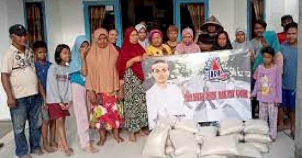 Peduli Sesama, Komunitas Anak Rakyat Gowa Berbagi Paket Sembako