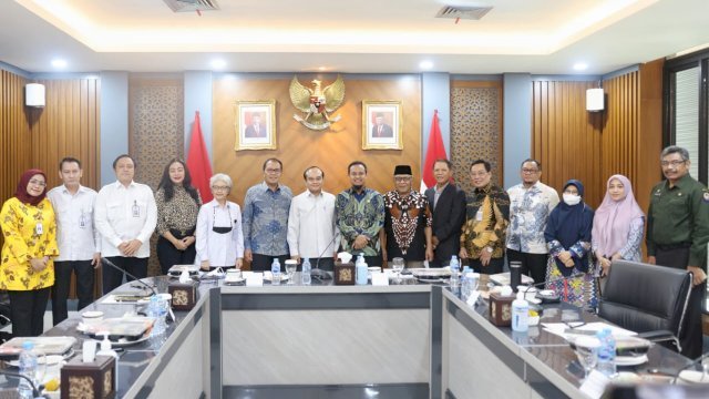 Didampingi Kepala Distaru, Danny Pomanto Paparkan Penataan Ruang ke Watimpres