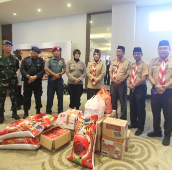 Fatmawati Rusdi Serahkan Bantuan Pemkot Makassar untuk Warga Pulau Sangkarrang