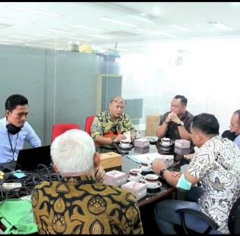 Fahyuddin Hadiri Penyerahan Dokumen Asistensi Rancangan RTRW