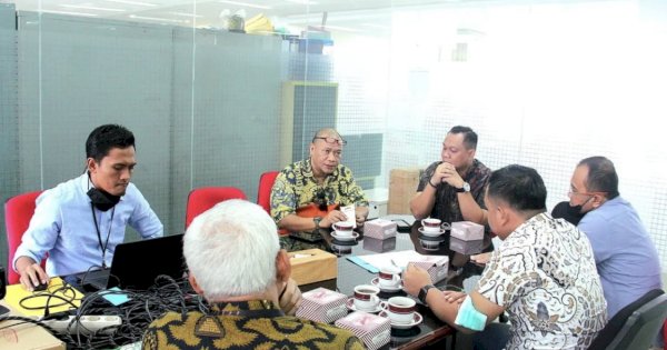 Fahyuddin Hadiri Penyerahan Dokumen Asistensi Rancangan RTRW