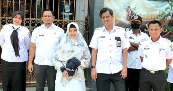 Kepala Distaru Makassar Dampingi Danny Pomanto Kunjungi Korban Kebakaran di Rappokalling