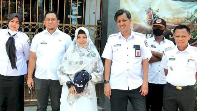 Kepala Distaru Makassar Dampingi Danny Pomanto Kunjungi Korban Kebakaran di Rappokalling