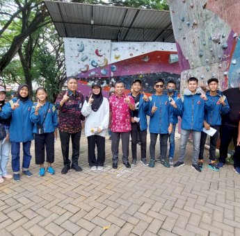 Lepas Kontingen Panjat Tebing, Ketum FPTI Makassar dan Bapak Angkat Cabor Harap Atlet Pertahankan Target Juara Umum