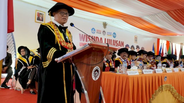 Awal 2023, UNM Kukuhkan 1.000 Wisudawan