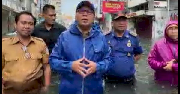 Danny Pomanto Turun Langsung Evakuasi 2 Warga di Jalan Banda