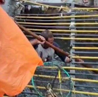 Antisipasi Banjir Susulan, Dinas PU Bersihkan Saluran Drainase di Sepanjang Jalan Nusantara