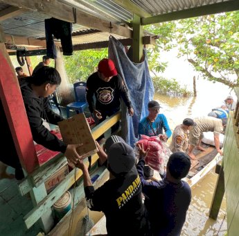 Terisolir Akibat Banjir Setinggi 1,2 Meter, Pemkot Makassar Beri Bantuan Kepada Warga Kampung Romang Tangngayya
