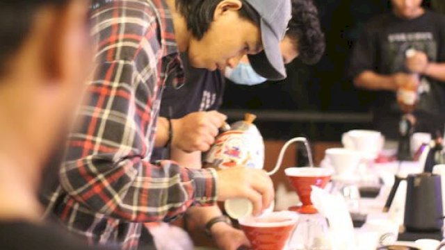 Faiz Mubaraq juara dua Fun Battle Brew Competition Kedai Pojok Yasa, di Jakarta