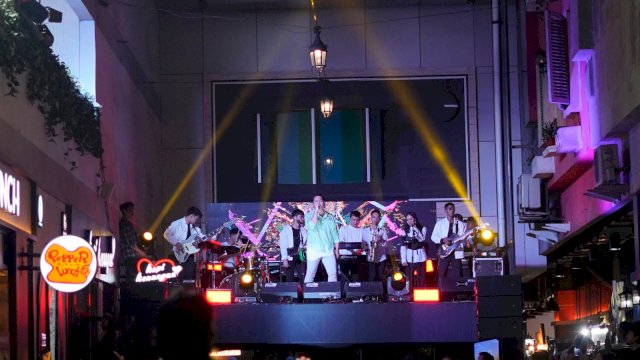 Live From the Arcade MaRI Suguhkan Penampilan Spesial Penyanyi Donnie Sibarani