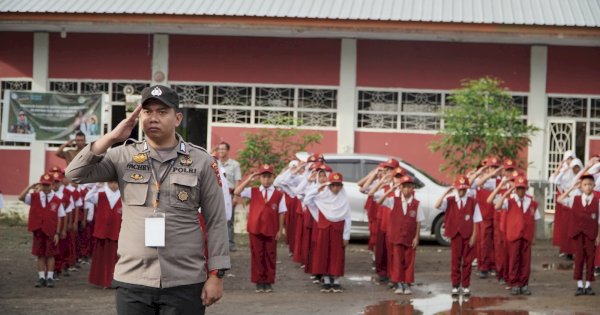 Jadi Relawan Pengajar di SD, Bripka Fachry Perkenalkan Tugas Mulia Polisi