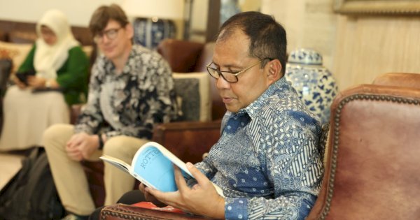 Danny Pomanto Apresiasi Buku ‘Ma Voisine Est Indonésienne’, Karya Komikus Asal Perancis Emmannuel Lemaire