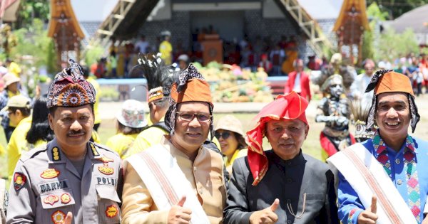 Danny Pomanto Hadiri Parade 110 Tahun IMT di Toraja Utara