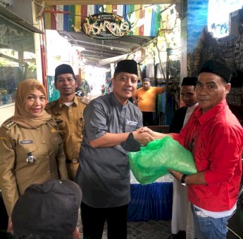 Balitbangda Tindaklanjuti Intruksi Wali Kota, Beri Bantuan Hibah Hingga Bagi Sembako di Kecamatan Wajo