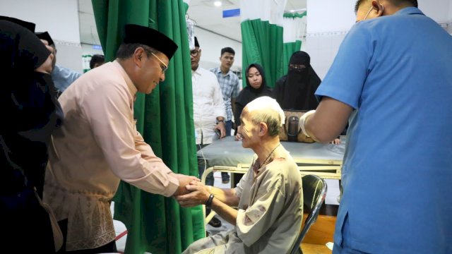 Danny Pomanto Janji Pemerintah Tanggung Biaya Pengobatan Korban Reruntuhan Kubah Masjid Ittifaqul Jamaah