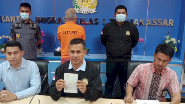 Langgar Aturan Imigrasi, WNA Asal Jerman Dideportasi Enam Bulan Tak Diperbolehkan ke Indonesia
