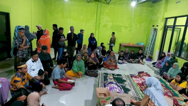 Respon Cepat, Rudianto Lallo Sambangi Rumah Korban Tertimpa Pohon di Biringkanaya