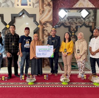 Bersama BPJsamsostek, Ketua DPRD Makassar Serahkan Santunan ke Penerima Manfaat di Manggala