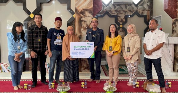 Bersama BPJsamsostek, Ketua DPRD Makassar Serahkan Santunan ke Penerima Manfaat di Manggala