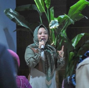 Momen Ramadan, Nunung Dasniar Ingatkan Warga Bayar Zakat saat Gelar Sosper