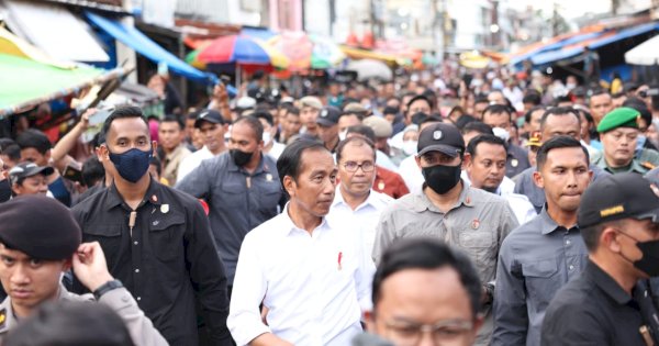 Danny Pomanto Dampingi Presiden Jokowi Blusukan Ramadan di Pasar Terong