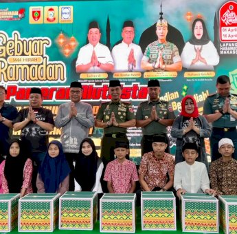 Gebyar Ramadan, Danny Pomanto Dampingi Pangdam XIV Hasanuddin Bagi-Bagi Sembako ke Anak Yatim Piatu