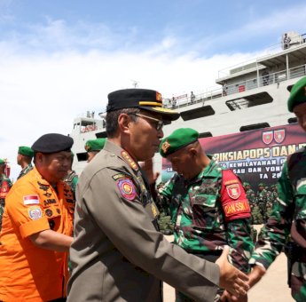 Danny Pomanto-Panglima TNI Laksamana Yudo Margono Lepas Satgas Pamtas Papua di Makassar