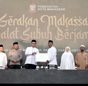 Pejabat Pemkot Makassar Bayar Zakat Lewat Baznas