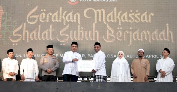 Pejabat Pemkot Makassar Bayar Zakat Lewat Baznas