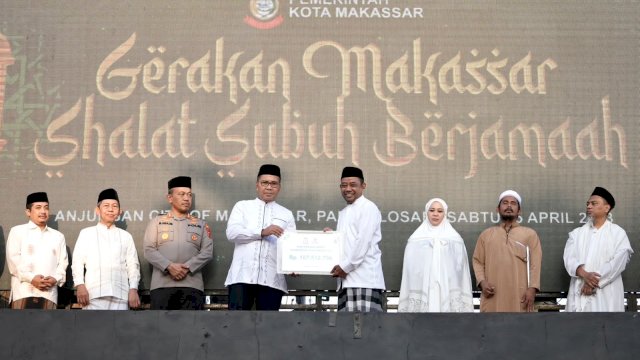 Pejabat Pemkot Makassar Bayar Zakat Lewat Baznas