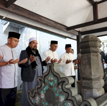 Danny Pomanto Hadiri Halal Bi Halal KKDB Kota Makassar, Sempatkan Nyekar ke Makam Raja Barru