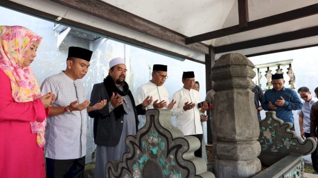 Danny Pomanto Hadiri Halal Bi Halal KKDB Kota Makassar, Sempatkan Nyekar ke Makam Raja Barru