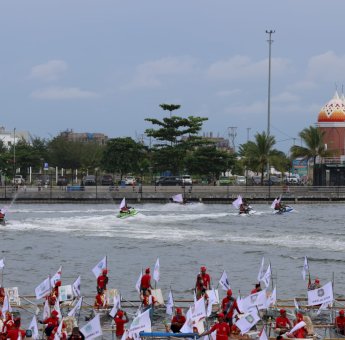 Atraksi Jetsky dan Flyboard Meriahkan Hari OTDA ke-XXVII di Makassar