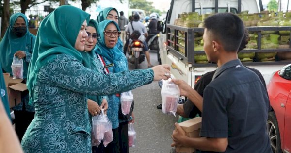 Program Kerja Di Bulan Ramadan, TP PKK Kecamatan Panakkukang Berbagi Takjil