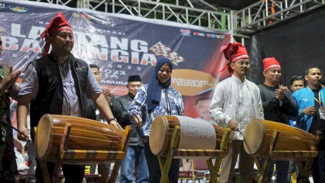 Sempat Di Guyur Hujan, Puluhan Peserta Lantang Bangngia Run Race Tetap Antusias