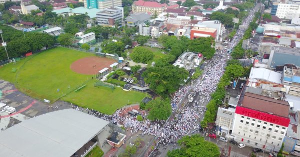 Wali Kota Danny Pomanto Salat Ied di Lapangan Karebosi