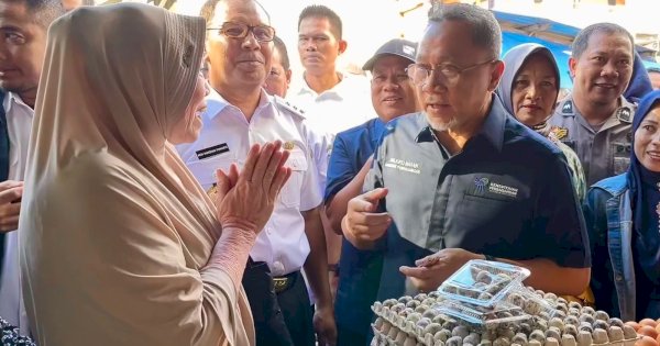 Pantau Harga Pangan di Pasar Terong Makassar, Mendag Sebut Terlalu Murah!