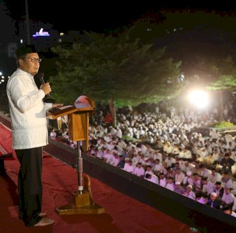 Danny Pomanto: Salat Subuh Berjamaah dan Semangat Berzakat Memperkuat Umat